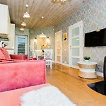 Zalia Kopa 200m To Beach, Kunigiskes Pine Forest, Private Yard & Terrace